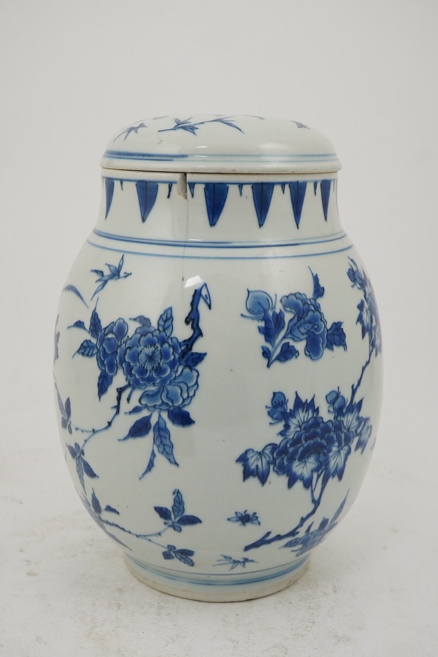 A large Chinese Transitional blue and white jar and cover, mid 17th century